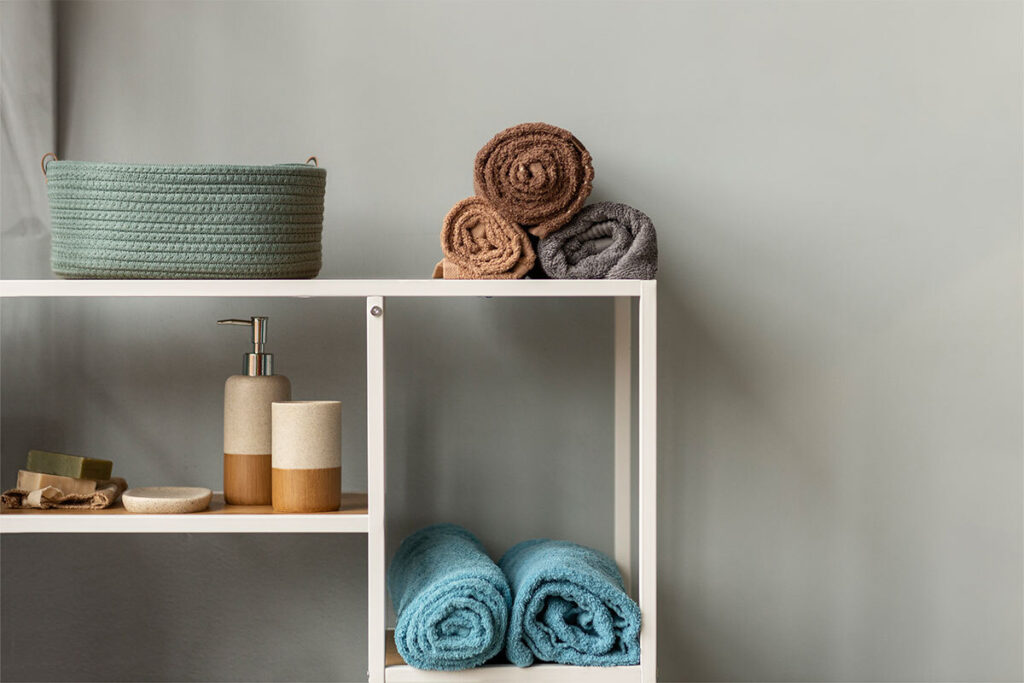 Bagno accogliente con tessili coordinati